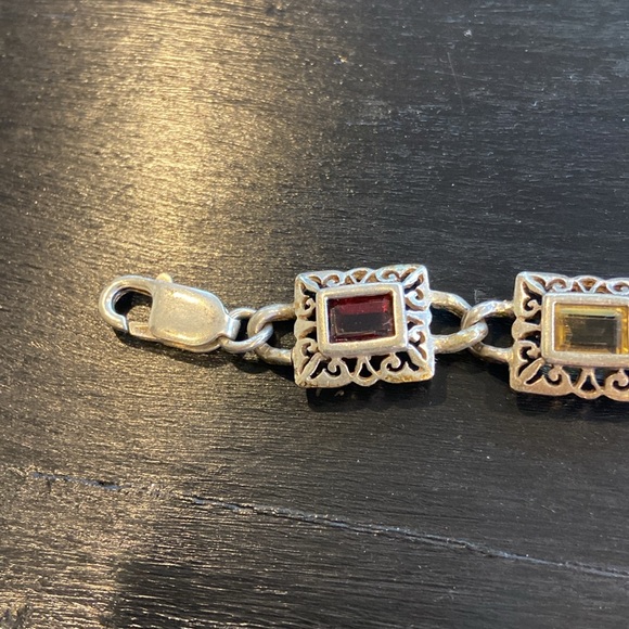 5 Vintage bracelets 2 silver bangles. 3 unique all 7 “ reading end to end. - Picture 3 of 9